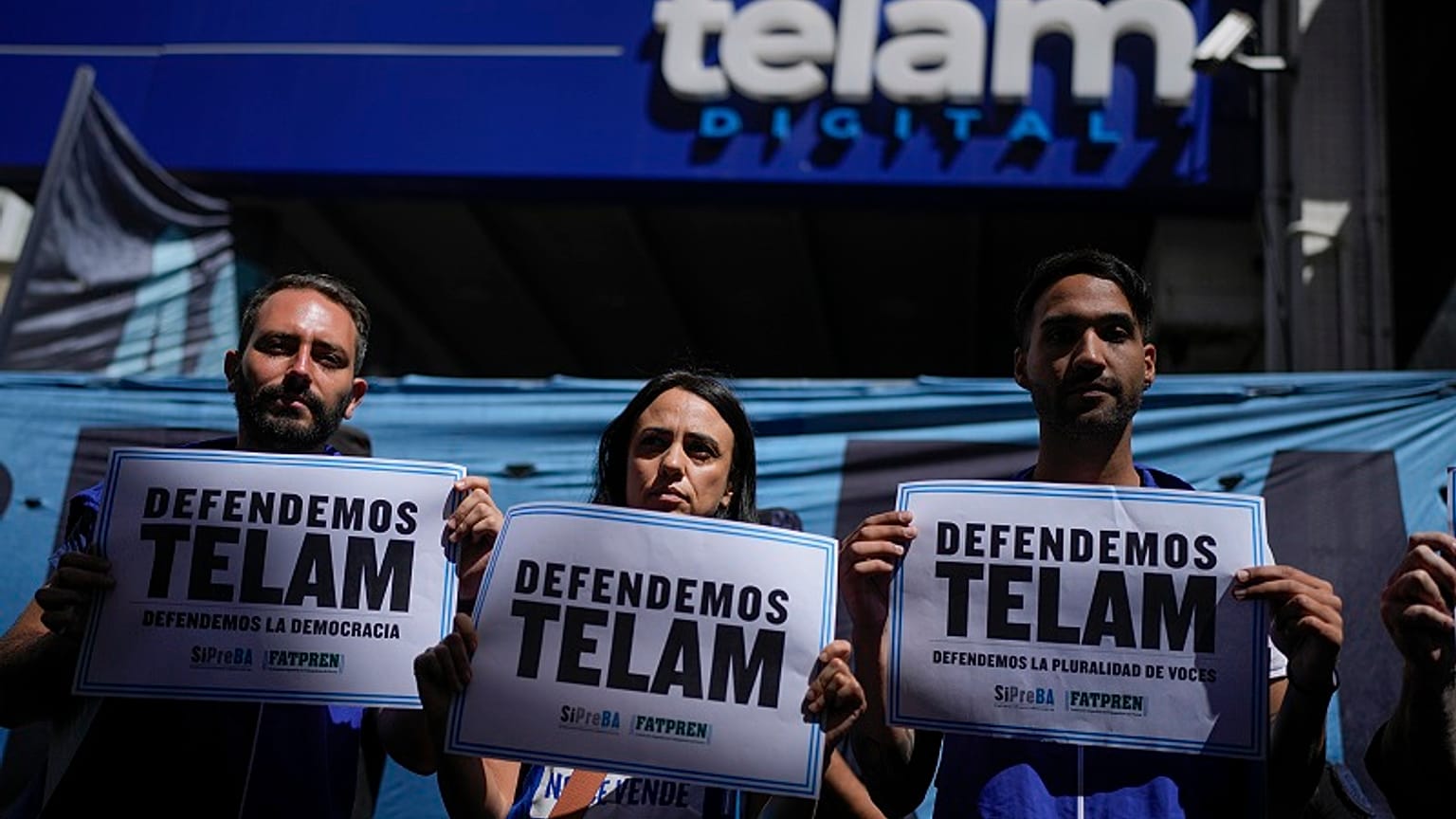 Protesta de trabajadores de Télam el lunes 4 de marzo junto a la sede de la agencia en Buenos Aires
