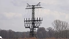 Ein Hochspannungsmast fing in den frühen Morgenstunden Feuer und sorgte so für den Stromausfall. Die Behörden gehen von Brandstiftung aus.