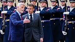 Der tschechische Präsident Pavel und sein französischer Kollege Macron haben sich in Prag zur Unterstützung der Ukraine beraten.