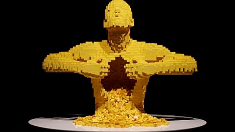  „Yellow“ besteht aus 10.014 gelben Legosteinen und symbolisiert die persönliche Befreiung des Autors.