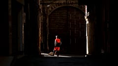İstanbul'da çalışan bir temizlik görevlisi (arşiv)