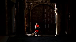 İstanbul'da çalışan bir temizlik görevlisi (arşiv)