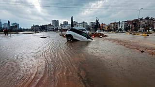 هطول أمطار غزيرة في أنطاليا، جنوب تركيا، 13 فبراير 2024.