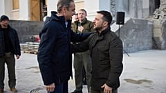 Der ukrainische Präsident, Wolodymyr Selenskyj,und Griechenlands Ministerpräsident, Kyriakos Mitsotakis, in Odessa, Ukraine, am Mittwoch, dem 6. März 2024.