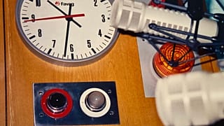 A BBC stúdióiban használt régi órapanelek egyike