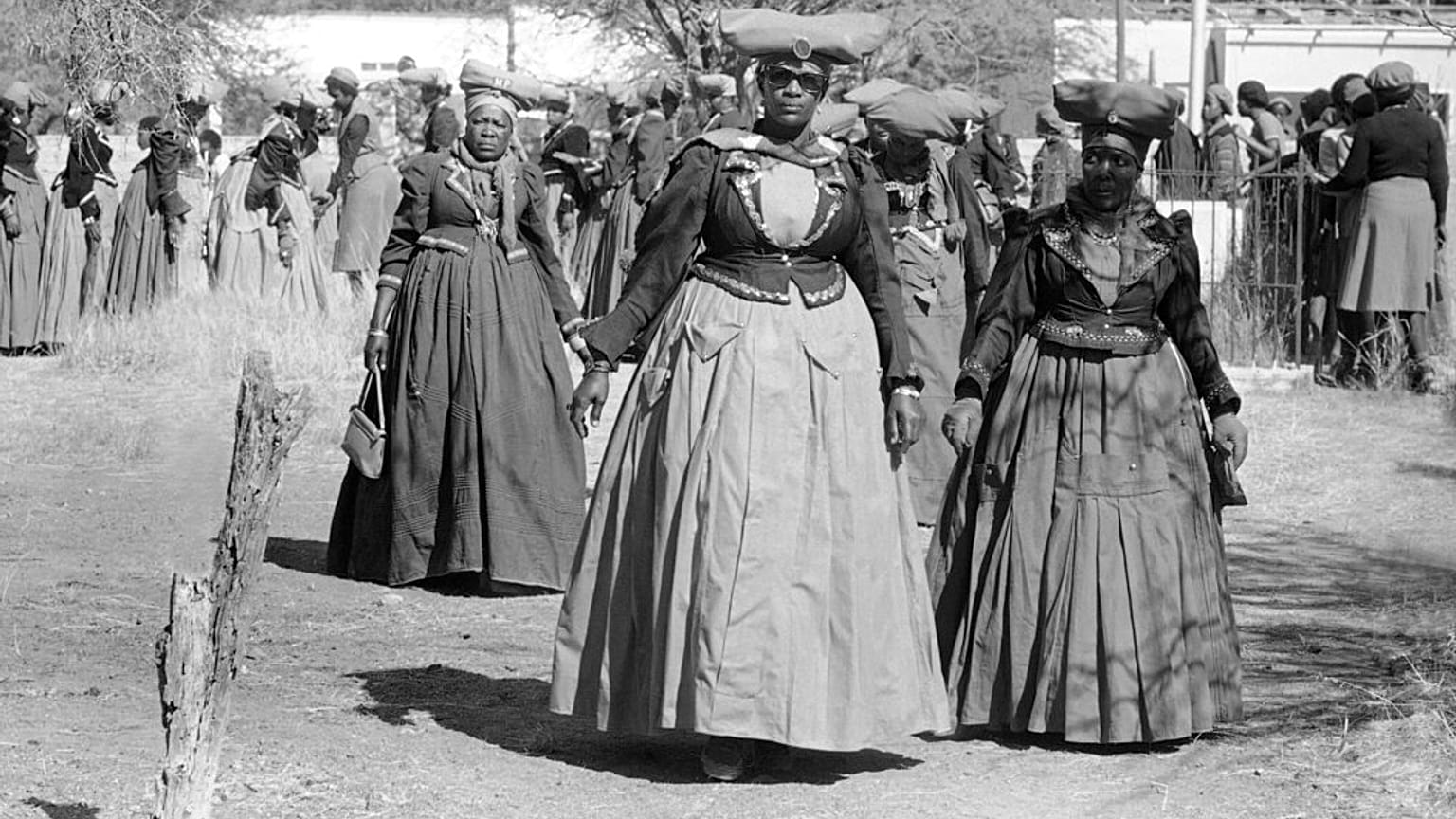 Alman sömürge güçlerinin soykırımına uğrayan Herero toplumu üyeleri (arşiv)
