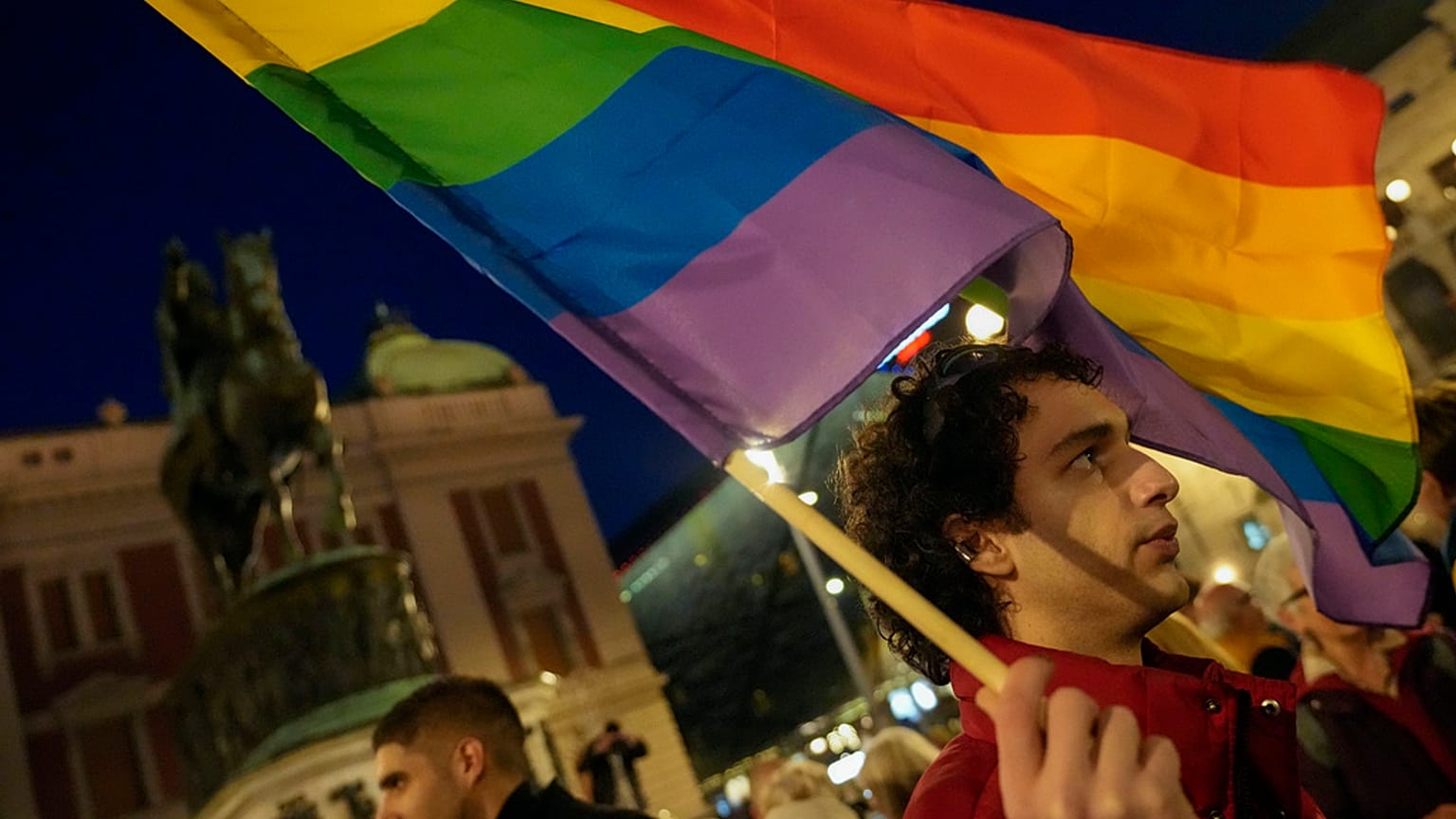 Ακτιβιστές ΛΟΑΤΚΙ+ σε διαδήλωση στο Βελιγράδι