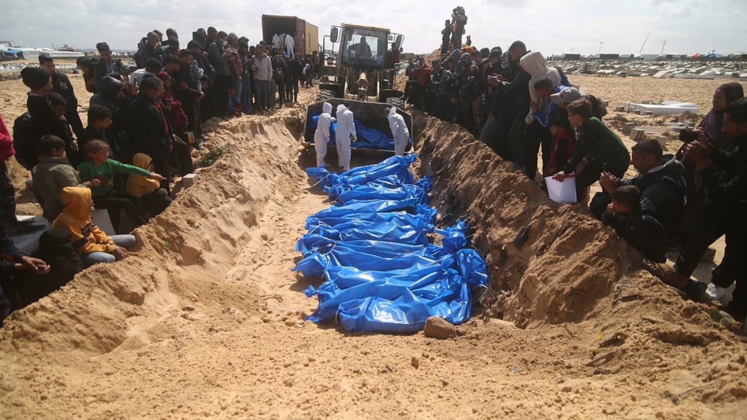 Les funérailles de 47 personnes tuées, à Rafah, dans le sud de la bande de Gaza, le jeudi 7 mars 2024.
