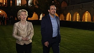 Ο Νίκος Χριστοδουλίδης υποδέχεται την Ούρσουλα Φον Ντερ Λάιεν στο Προεδρικό Μέγαρο