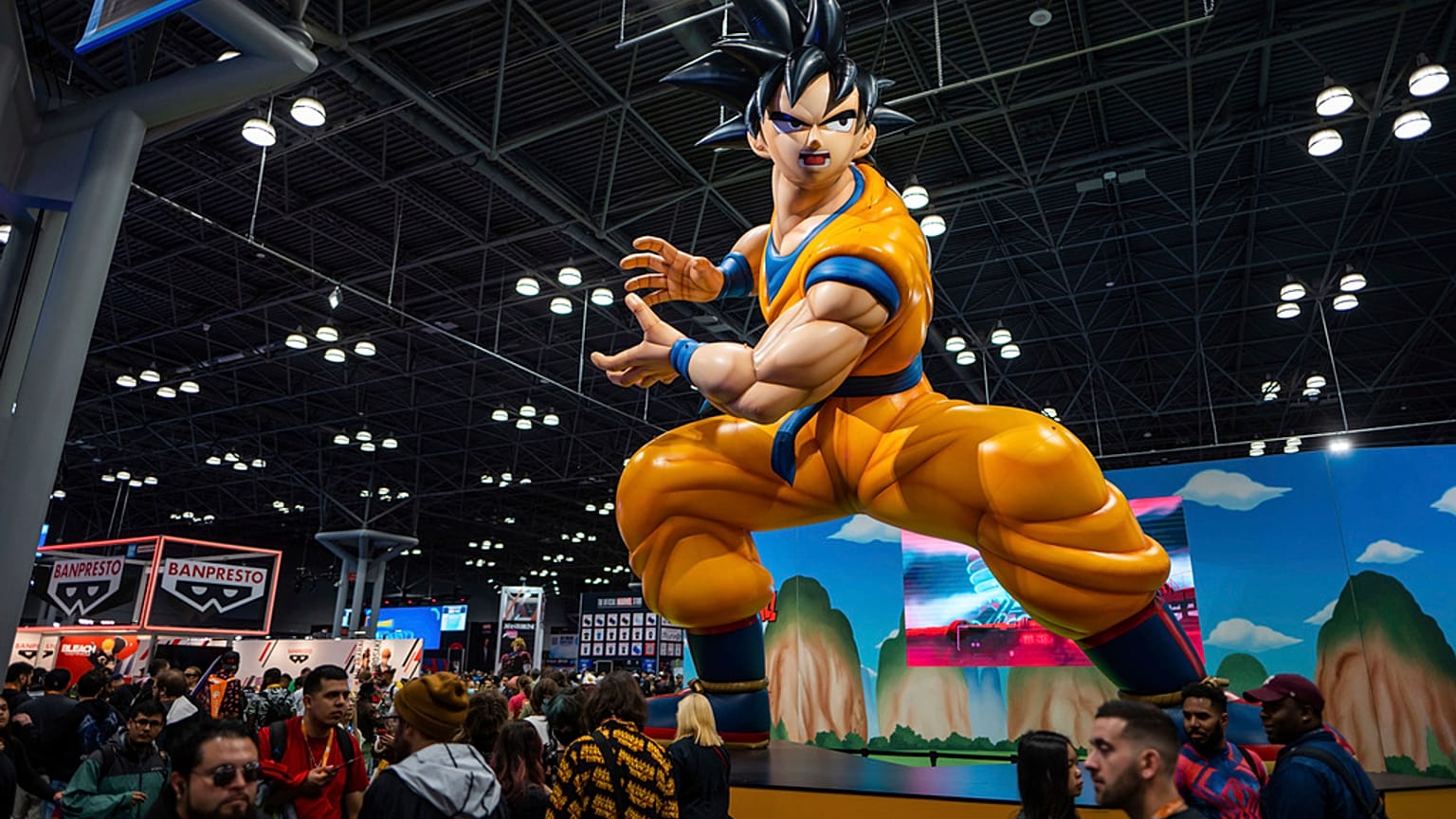 Statua di Goku al NY Comicon