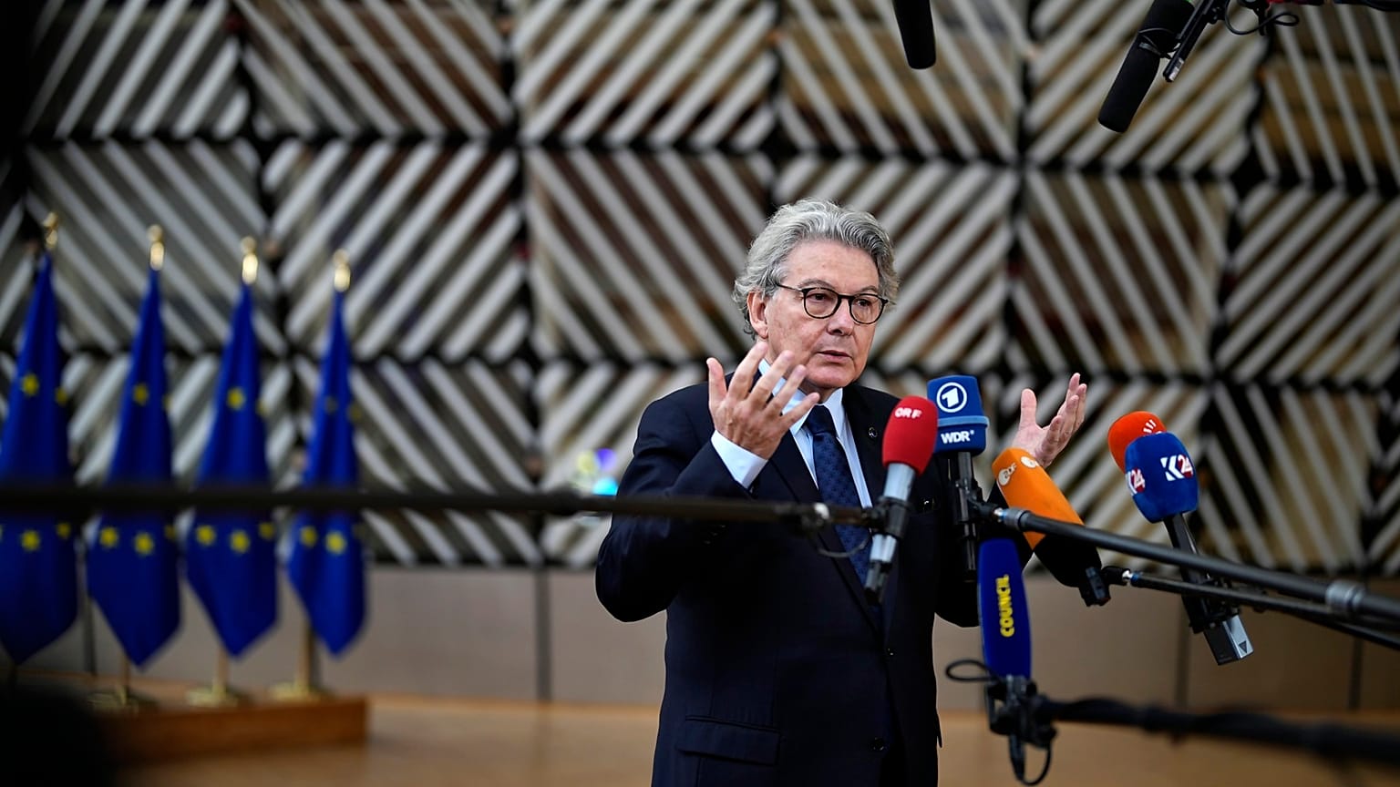El Comisario Thierry Breton compartió un mensaje crítico sobre el Partido Popular Europeo (PPE) y Ursula von der Leyen.