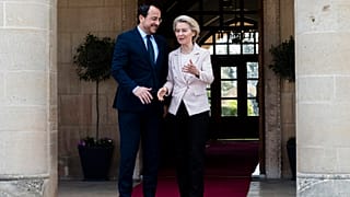 Ursula von der Leyen com o presidente cipriota Nikos Christodoulides