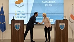 Ursula von der Leyen und der zypriotische Präsident Nikos Christodoulides nach einer Pressekonferenz in Larnaca, Zypern, am Freitag, den 8. März 2024.