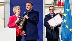 Claudine Monteil und Emmanuel Macron nehmen einer Zeremonie zur Verankerung des Abtreibungsrechts in der französischen Verfassung, am 8. März 2024.