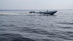 Um novo drone Sea Baby "Avdiivka" é lançado na água durante a apresentação pelo Serviço de Segurança da Ucrânia na região de Kiev, na Ucrânia, na terça-feira, 5 de março de 2024.