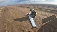 Russischer Soldat startet Drone