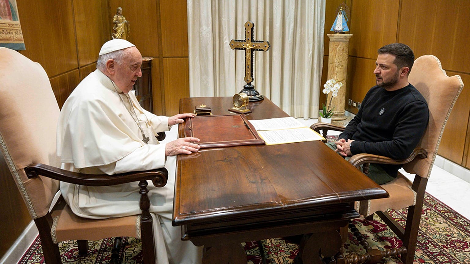 Prezydent Ukrainy Wołodymyr Zełenski i papież Franciszek. 