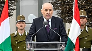 Az új köztársasági elnök beszédet mond beiktatási ünnepségén 