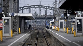 Üresek a sínek a müncheni főpályaudvaron is
