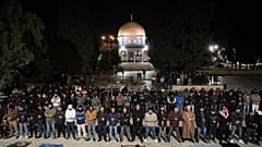 صلاة التراويح أمام المسجد الأقصى