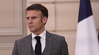 A francia elnök a párizsi Elysee palotában