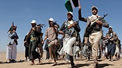 مقاتلون حوثيون يخرجون في مظاهرة داعمة للفلسطينيين