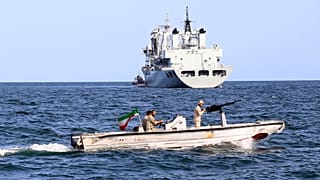 Иранский патруль перед началом учений.