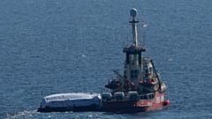 İspanyol 'Open Arms' yardım kuruluşuna ait gemi, Kıbrıs'ın Larnaka limanından demir alırken gemide un, pirinç ve protein içeren malzemeler bulunuyor. Gemi Gazze'ye gidecek
