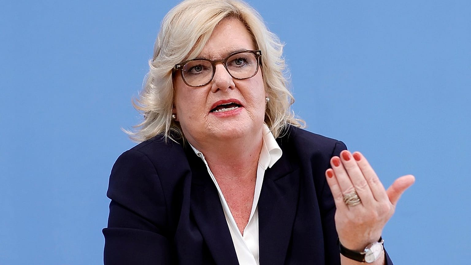 Silahlı Kuvvetlerden Sorumlu Parlamento Komiseri Eva Hoeg