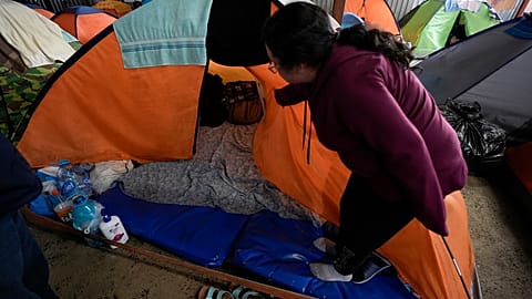 refugees in tent 
