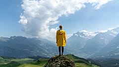 Пешие прогулки по многочисленным тропинкам Швейцарии - одно из лучших бесплатных развлечений. 