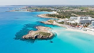 Praia de Nissi em Ayia Napa, Chipre.