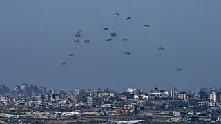عملية إنزال المساعدات إلى غزة