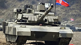Kuzey Kore lideri Kim Jong Un,  tank kullanıyor