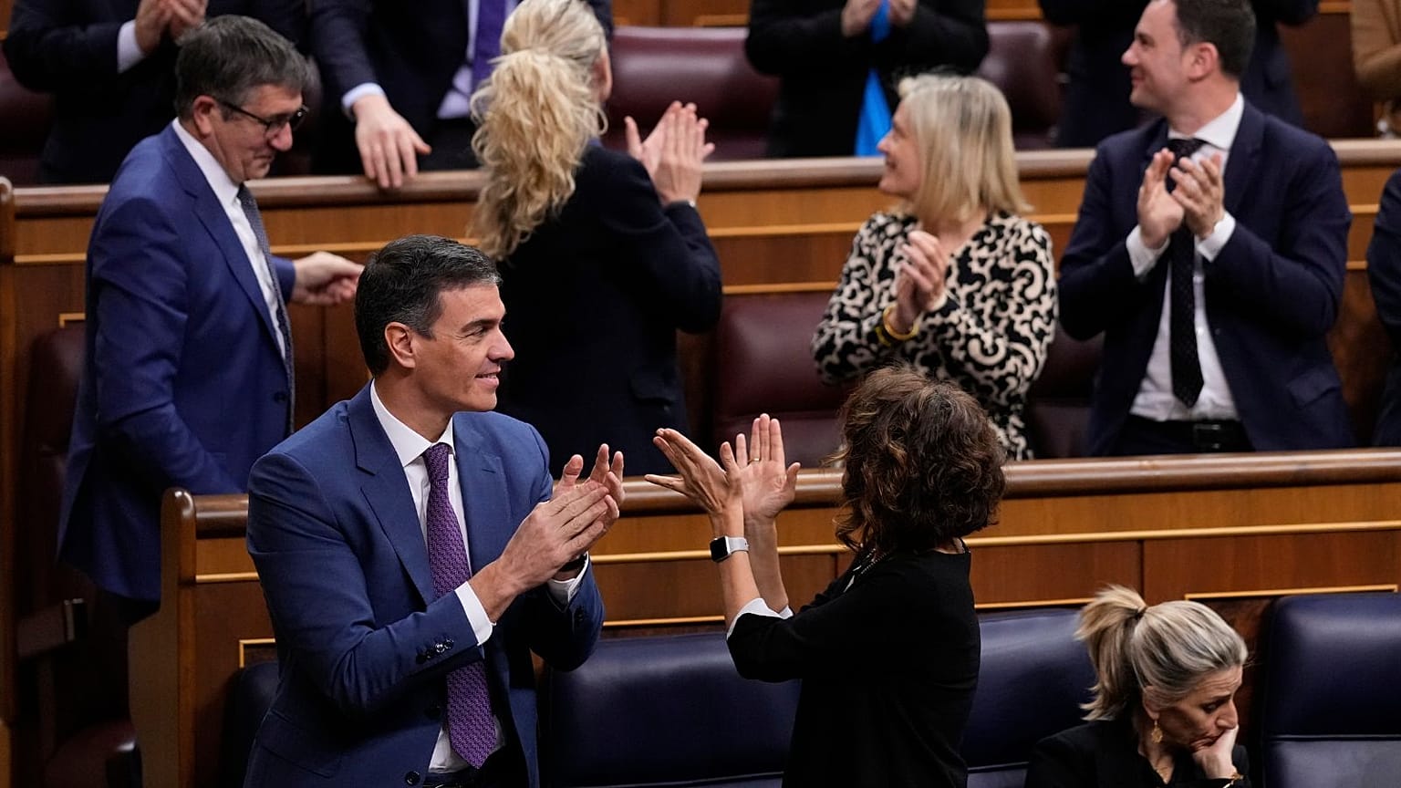 Το Κοινοβούλιο της Ισπανίας ενέκρινε την Πέμπτη ένα αμφιλεγόμενο νομοσχέδιο αμνηστίας με στόχο τη συγχώρεση των εγκλημάτων που διέπραξαν οι Καταλανοί αυτονομιστές το 2017.