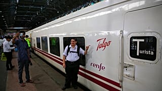 Tren Talgo estacionado.