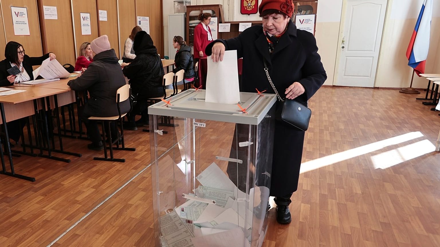 Rusya'da seçmen sandık başına gitti