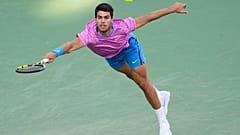 Das Viertelfinale der Tennis BNP Paribas Open Indian Wells zwischen Titelverteidiger Carlos Alcaraz und Alexander Zverev wurde von Bienen unterbrochen. 