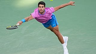 Das Viertelfinale der Tennis BNP Paribas Open Indian Wells zwischen Titelverteidiger Carlos Alcaraz und Alexander Zverev wurde von Bienen unterbrochen.