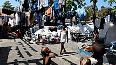 Παιδιά παίζουν σε καταυλισμό για εκτοπισμένους στο Πορτ-ο-Πρενς