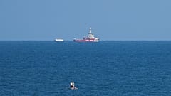 Ein Schiff der Hilfsorganisation Open Arms nähert sich der Küste des Gazastreifens
