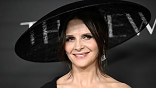 Juliette Binoche sustituirá a Agnieszka Holland como nueva Presidenta de la Academia de Cine Europeo - en la imagen, en el estreno de la serie de Apple TV+ "The New Look"