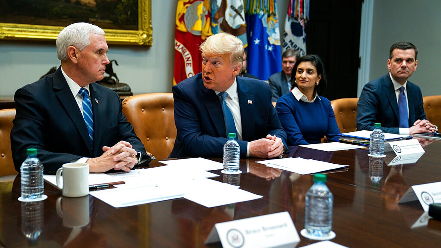 Eski Başkan Yardımcısı Pence, yardımcılığını yaptığı eski Başkan Trump'a destek vermedi