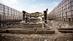 Η Μαριούπολη υψώνεται στο έδαφος το 2022