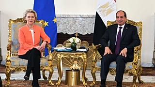 Az egyiptomi elnök és Ursula von der Leyen Kairóban
