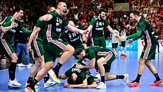 A magyar csapat ünnepel, miután legyőzte Portugáliát és kijutott az olimpiára a Tatabányai Multifunkciós Csarnokban 2024. március 17-én.