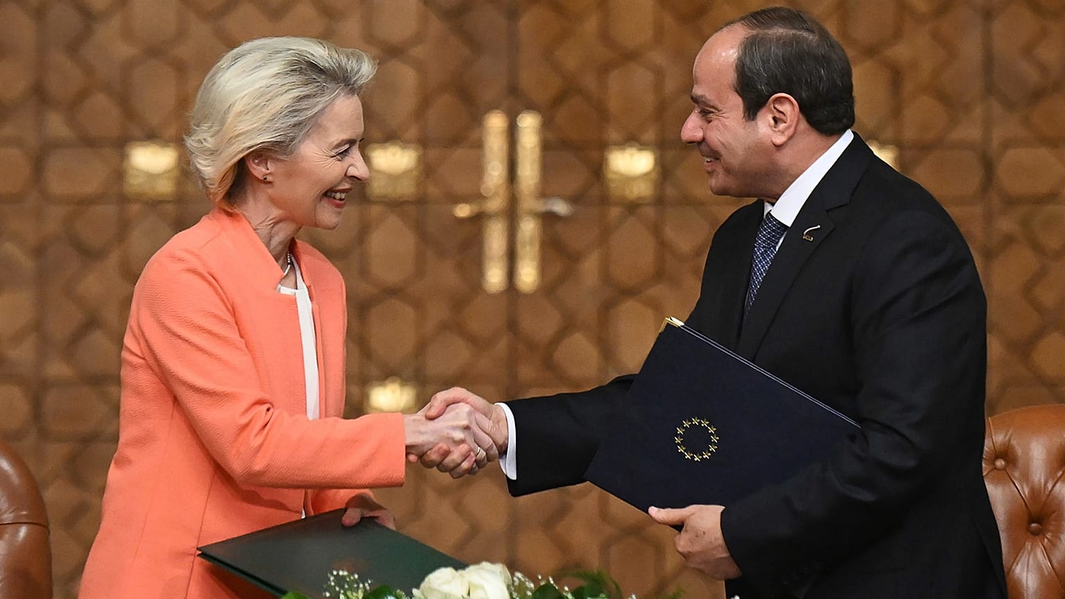 Ursula von der Leyen deslocou-se ao Egipto para assinar uma parceria de 7,4 mil milhões de euros com o Presidente Abdel Fattah el-Sisi.