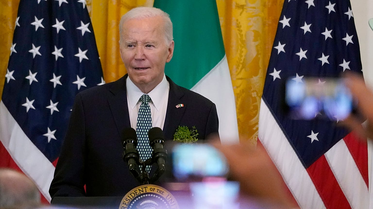 ABD Başkanı Joe Biden Beyaz Saray'da düzenlenen Aziz Patrick Günü resepsiyonunda konuşuyor