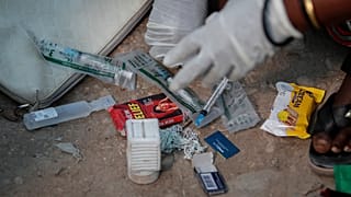 A nők csonkításához használt eszközök és helyszín Szomáliában
