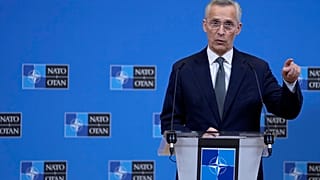 Jens Stoltenberg NATO-főtitkár egy sajtótájékoztatón a NATO brüsszeli székházában, 2024. március 14-én